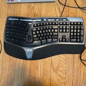 Microsoft Natural Ergonomic Keyboard 4000 v1.0 Model 1048 Wired USB Black Silver